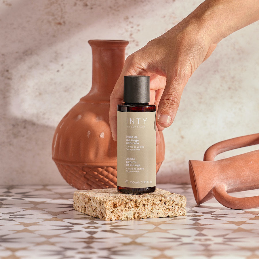 L’huile neutre est composée à 99.8% d’ingrédients purs tels que l’huile de jojoba