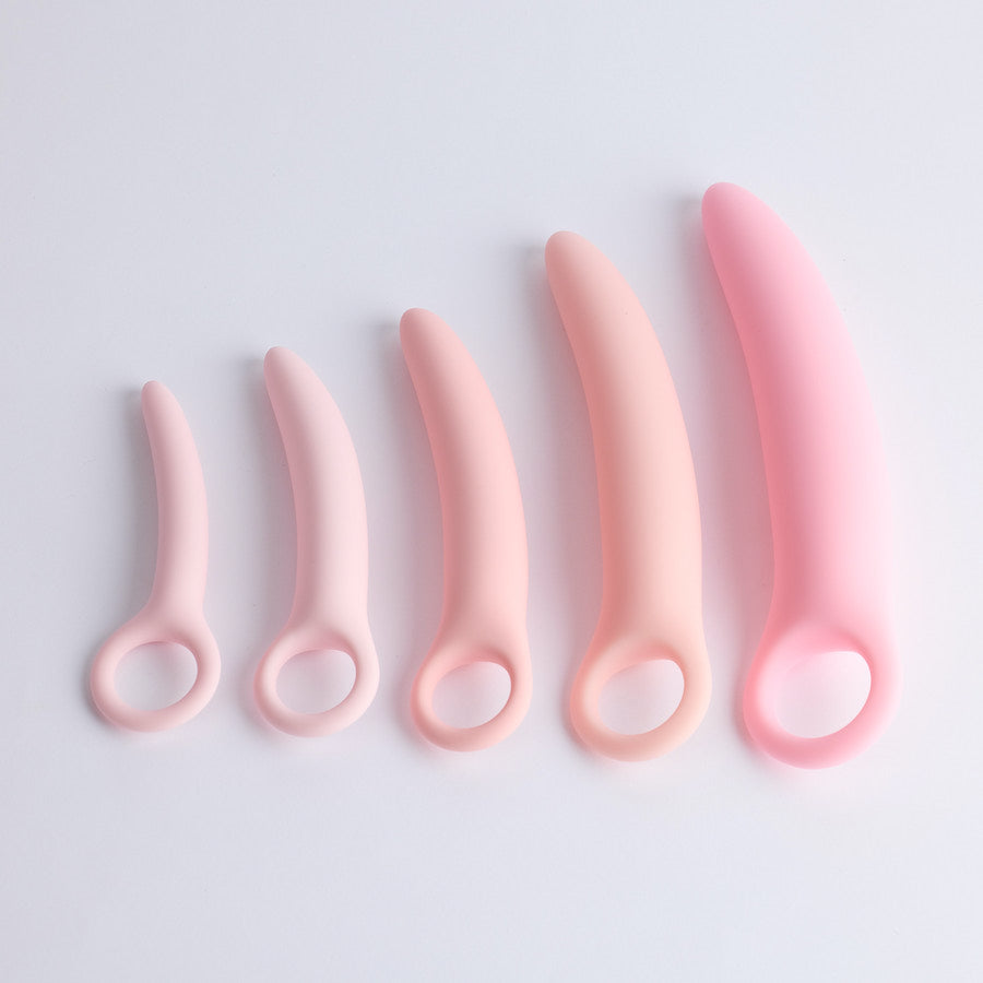 Le set comprend 5 dilatateurs vaginaux fabriqués à partir de silicone souple de grade médical apportant douceur et confort.